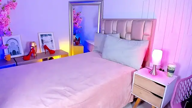 naia xo online show from 19, 12, 2025