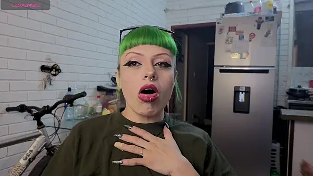 freyaa sorcerees online show from 10, 11, 2025