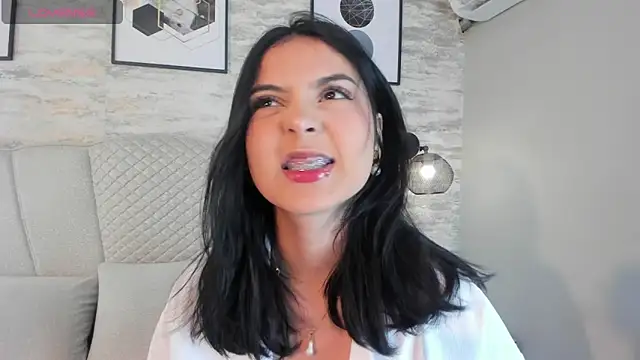 Snapshot of kanna_02 chatting on 22, 10, 2025 kanna 02 online show from 22, 10, 2025