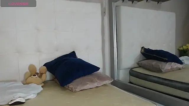 willow smitt online show from 5, 12, 2025