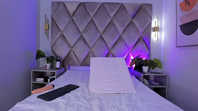 lucianasmith  online show from 10, 3, 2025