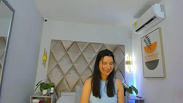 lucianasmith  online show from 22, 3, 2025