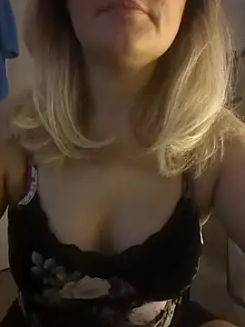 Pixie-Peach online show from 21, 3, 2025