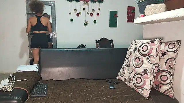 Snapshot of Milu_curly chatting on 19, 12, 2025 Milu curly online show from 19, 12, 2025