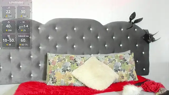 Lia Valmont online show from 6, 11, 2025