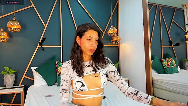 Lia Valmont online show from 7, 3, 2026