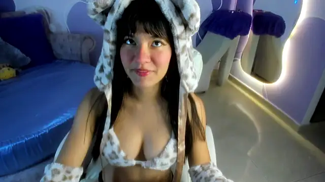 auroracute02 online show from 13, 10, 2025