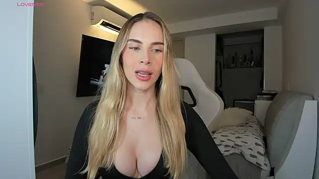 Danyblonde  online show from 17, 12, 2025