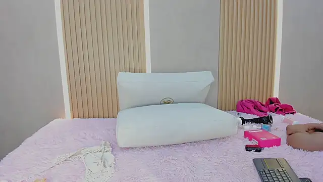 stephany summer online show from 30, 10, 2025