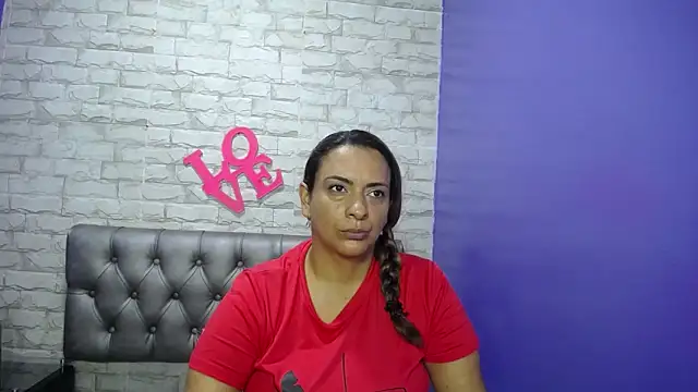 Snapshot of Milf-Prettyboobs chatting on 7, 5, 2026 Milf-Prettyboobs online show from 7, 5, 2026