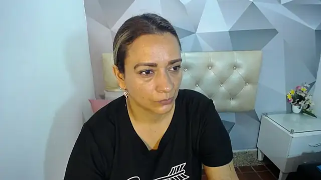 Milf-Prettyboobs online show from 18, 11, 2025