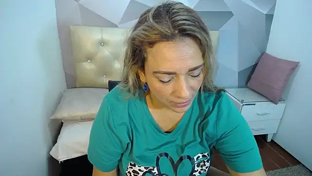 Milf-Prettyboobs online show from 18, 12, 2025