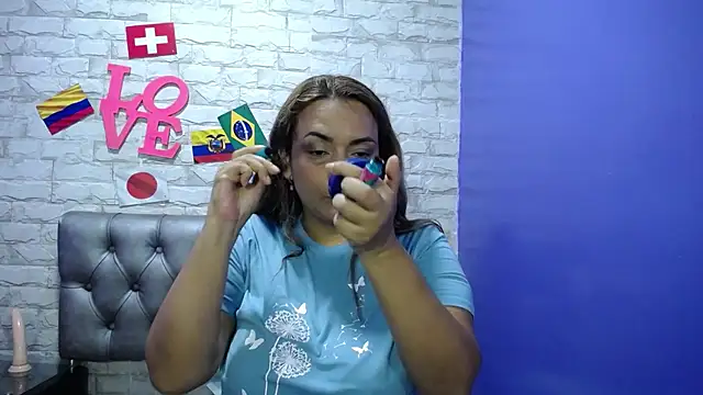 Snapshot of Milf-Prettyboobs chatting on 21, 6, 2026 Milf-Prettyboobs online show from 21, 6, 2026