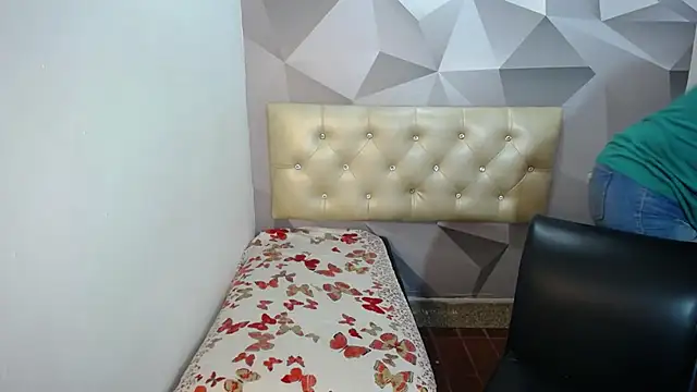 Milf-Prettyboobs online show from 30, 11, 2025