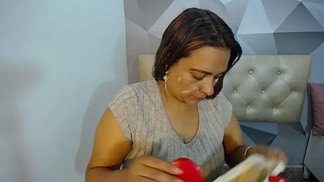 Milf-Prettyboobs online show from 6, 11, 2025