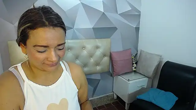 Milf-Prettyboobs online show from 12, 11, 2025