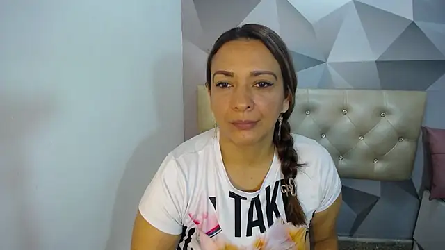 Milf-Prettyboobs online show from 3, 12, 2025