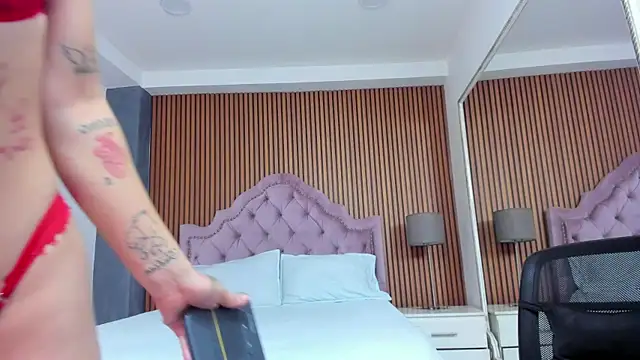 NaomiFrost online show from 30, 10, 2025