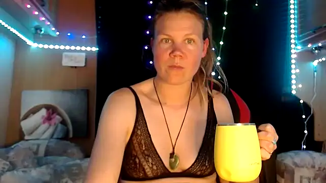 CallMeMaria online show from 2, 3, 2025