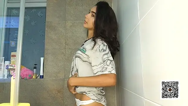 Snapshot of sweetlittlevenus chatting on 11, 9, 2025 sweetlittlevenus online show from 11, 9, 2025