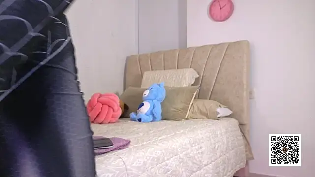 Snapshot of sweetlittlevenus chatting on 25, 9, 2025 sweetlittlevenus online show from 25, 9, 2025