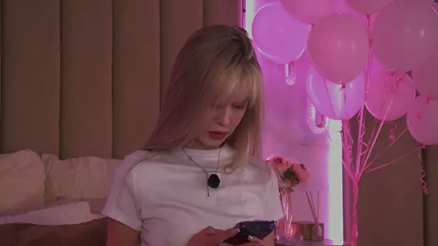 Snapshot of BellaSecrett chatting on 28, 9, 2025 BellaSecrett online show from 28, 9, 2025