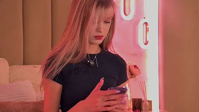 Snapshot of BellaSecrett chatting on 16, 9, 2025 BellaSecrett online show from 16, 9, 2025