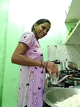 Hotty-Nidhi online show from 4, 10, 2025