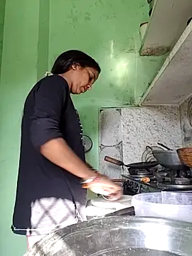 Hotty-Nidhi online show from 18, 12, 2025