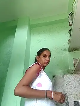 Snapshot of Hotty-Nidhi chatting on 18, 6, 2026 Hotty-Nidhi online show from 18, 6, 2026