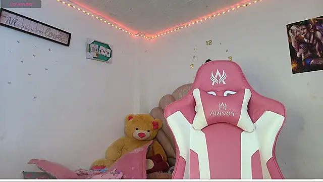 charlotte walker1 online show from 22, 4, 2026