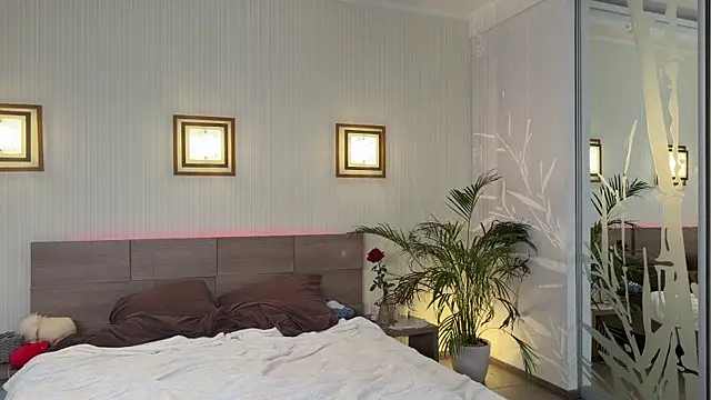 roselyn rose online show from 16, 9, 2025