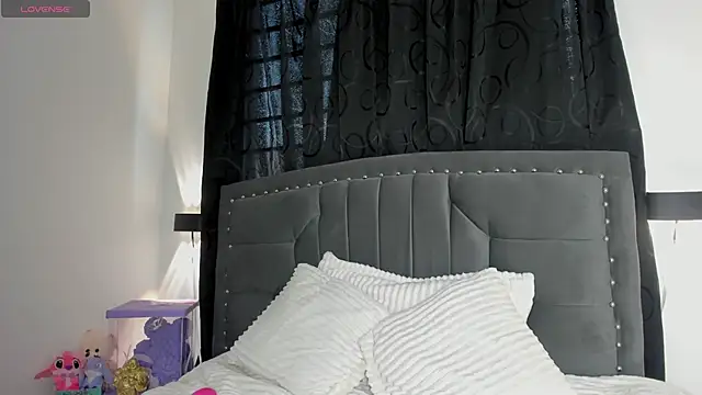 Lilith Thompson online show from 23, 11, 2025