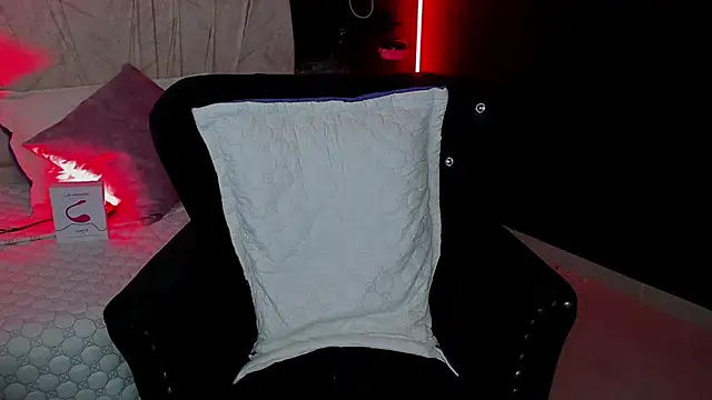 Lilith Thompson online show from 13, 3, 2025