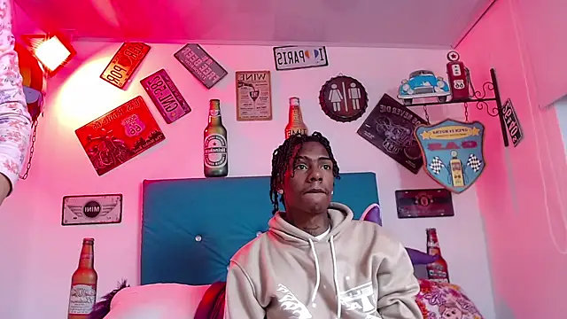 Snapshot of lili_roussi chatting on 26, 10, 2025 lili roussi online show from 26, 10, 2025