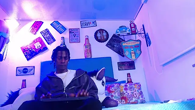 Snapshot of lili_roussi chatting on 24, 10, 2025 lili roussi online show from 24, 10, 2025