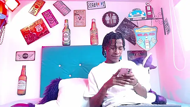 Snapshot of lili_roussi chatting on 31, 10, 2025 lili roussi online show from 31, 10, 2025