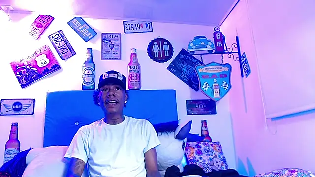 Snapshot of lili_roussi chatting on 21, 10, 2025 lili roussi online show from 21, 10, 2025