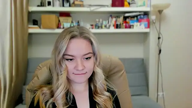 Kara Smith  online show from 15, 11, 2025