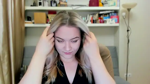 Kara Smith  online show from 25, 10, 2025