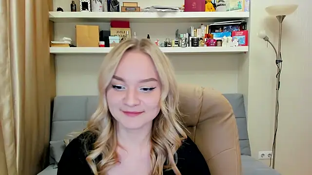 Kara Smith  online show from 8, 3, 2025