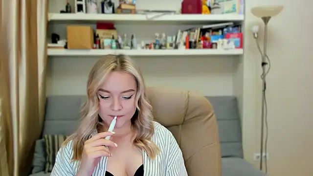 Kara Smith  online show from 14, 9, 2025