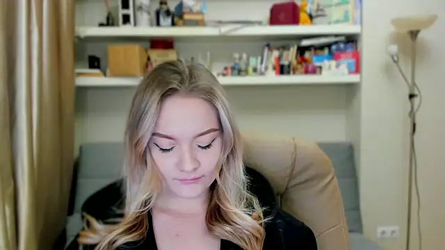 Kara Smith  online show from 28, 11, 2025