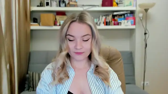 Kara Smith  online show from 26, 10, 2025