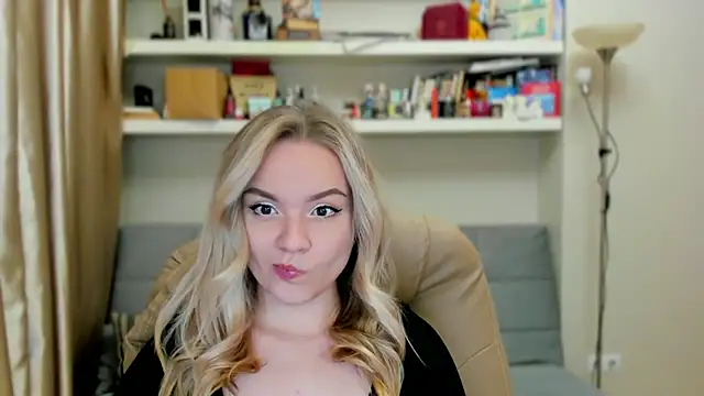 Kara Smith  online show from 31, 10, 2025