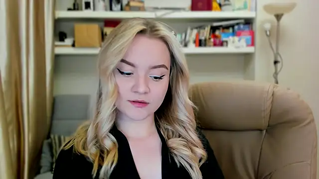 Kara Smith  online show from 17, 9, 2025