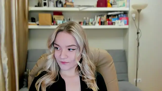 Kara Smith  online show from 19, 10, 2025