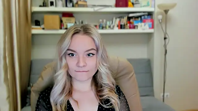 Kara Smith  online show from 25, 10, 2025