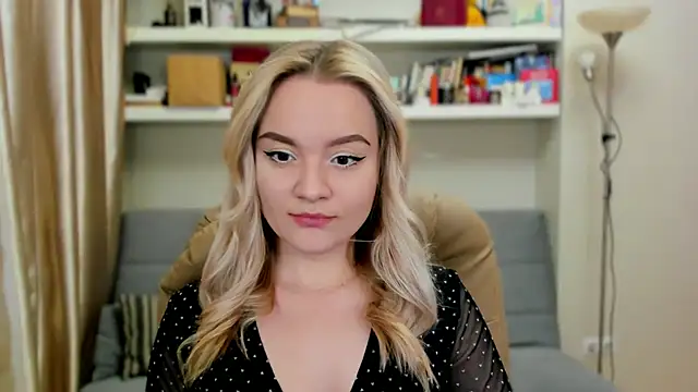 Kara Smith  online show from 13, 9, 2025