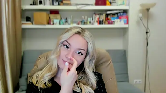 Kara Smith  online show from 3, 12, 2025